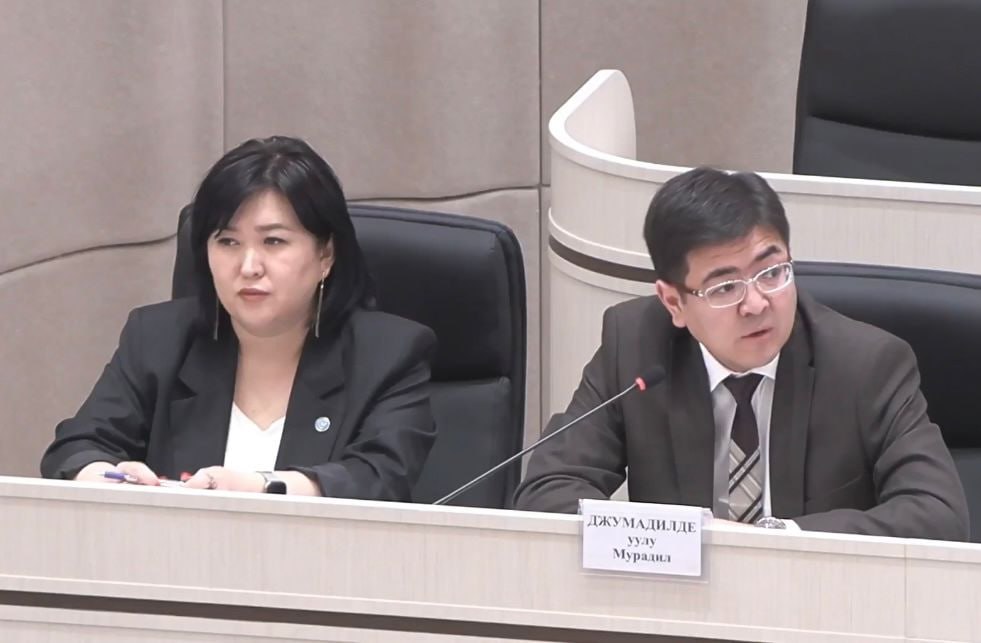 Председатель Федерации профессиональных союзов Кыргызстана принял участие в парламентских слушаниях по проекту закона «Об охране труда»