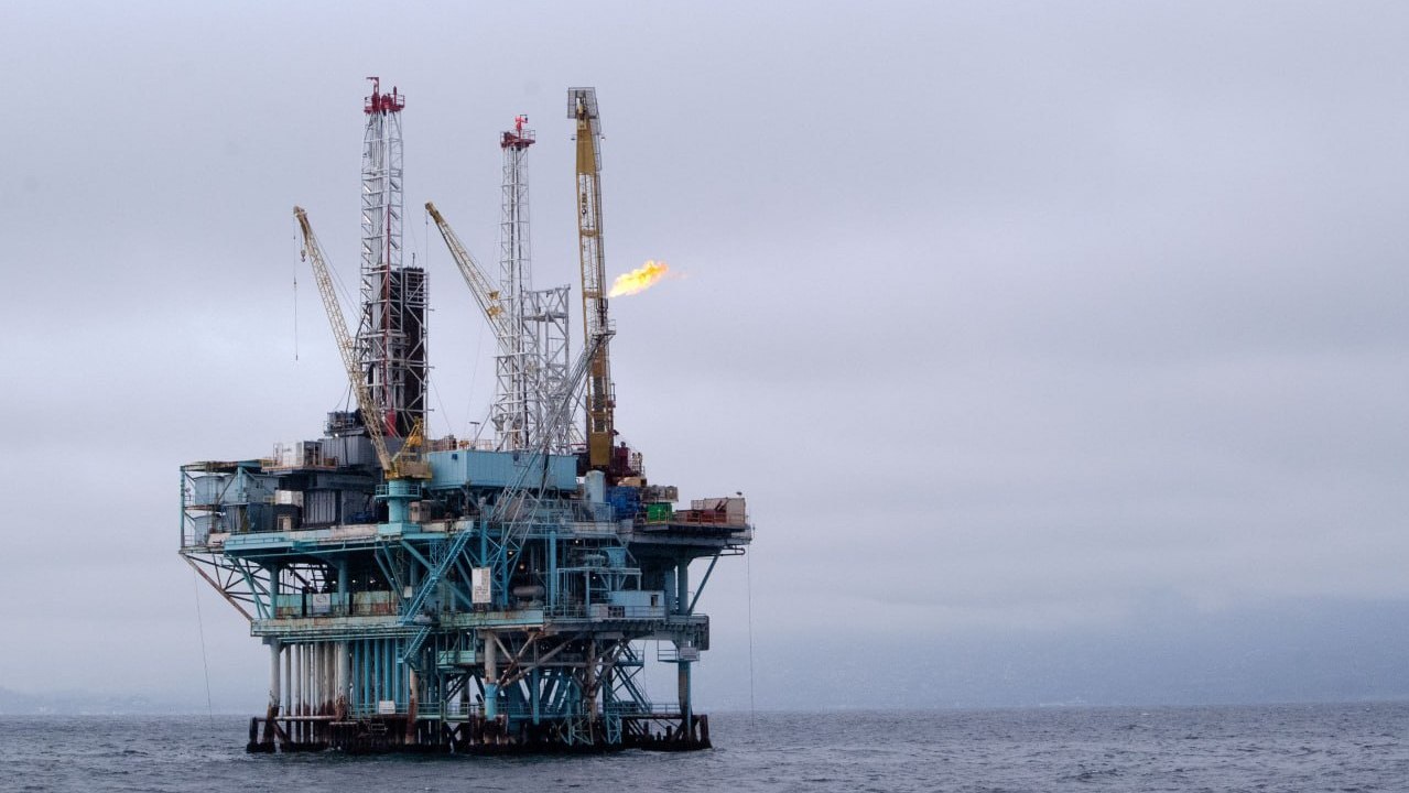 Работники нефтегазовых платформ в Северном море бастуют из-за снижения зарплат