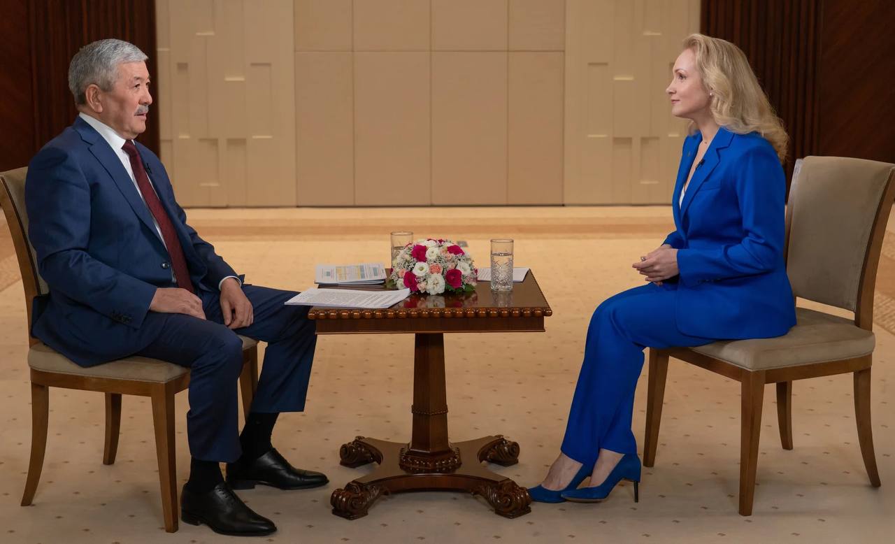 В Кыргызстане с 1 апреля вырастут на 100% зарплаты медиков, учителей и работников культуры